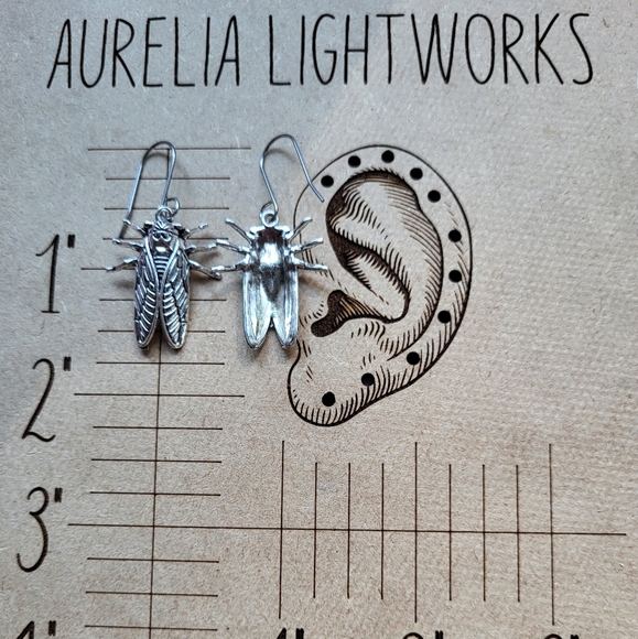Silvertone cicada dangle earrings - Picture 7 of 8